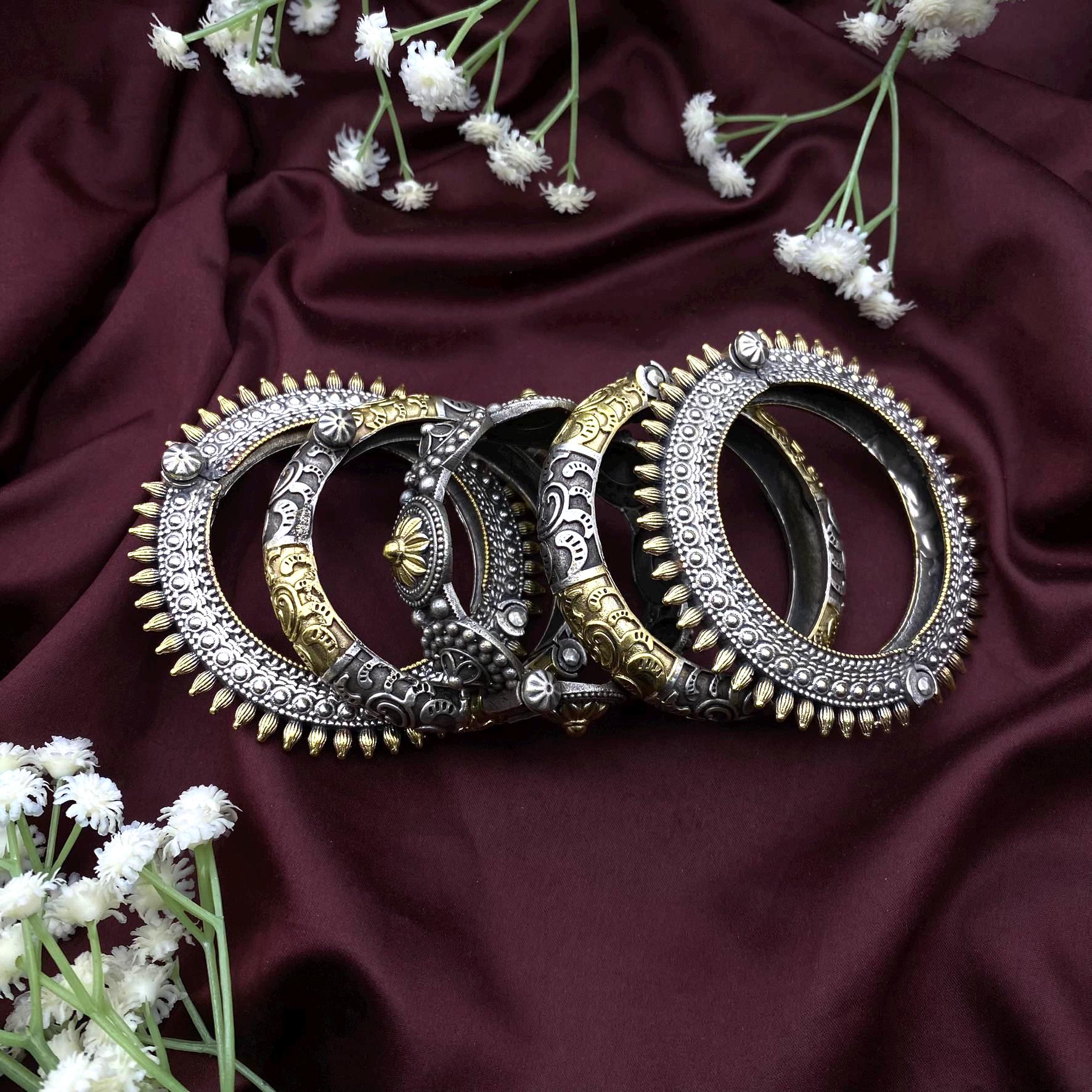 l bangle set silver 2022ss O代官山 Openable Oxidized Dual-tone Stack Bangle Set - Size 2.6 | Quirky