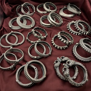 Brazaletes de plata oxidada / Pulseras tribales estilo bohemio