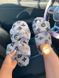 lv fluffy slippers｜TikTok Search