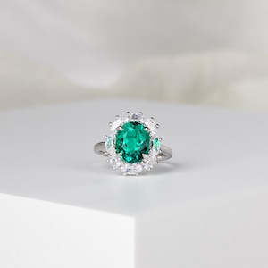 2.64 Carat Oval Cut Lab Grown Emerald Engagement Ring, Oval Emerald Ring, Vintage Green Gemstone Ring, Anniversary Ring, Dainty Emerald Ring