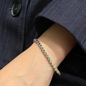 Pulsera de tenis de zafiro arcoíris de 8,7 quilates, pulsera degradada con engaste biselado, gema colorida cultivada en laboratorio, regalo clásico para ella.