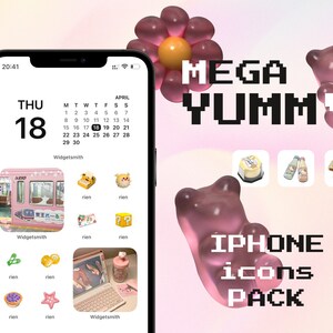 Puede incluir: Una pantalla de iPhone rosa con un calendario que muestra el jueves 18 de abril. La pantalla también muestra una variedad de iconos de aplicaciones, incluyendo un tren rosa, una caja amarilla, un trébol verde, un limón amarillo, un pastel morado y una estrella de mar rosa. El texto "MEGA YUMMY IPHONE icons PACK" se muestra en una fuente pixelada rosa y blanca.