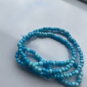 Blue glass bead bracelet
