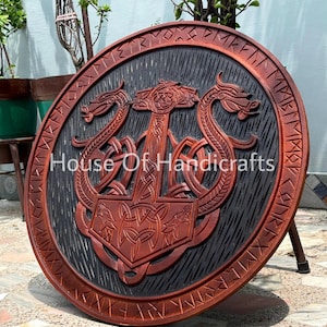 Escudo medieval de madera hecho a mano: decoración de pared para cosplay, con empuñadura de cuero.