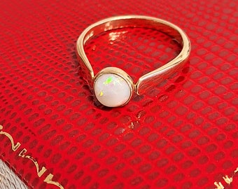 Vintage 9ct Gold Opal Dress Ring 1978