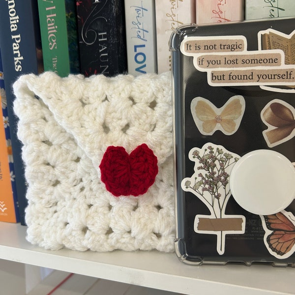 Handmade love heart kindle sleeve, crochet kindle pouch, valentines gifts, crochet, gift ideas