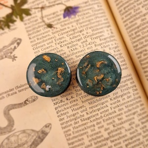 a pair of ear studs | emerald | plugs tunnels