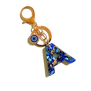 Llavero de resina con inicial de ojo malvado azul: dije dorado con la letra M, accesorio para bolso o coche, un bonito regalo para mujer o novia.