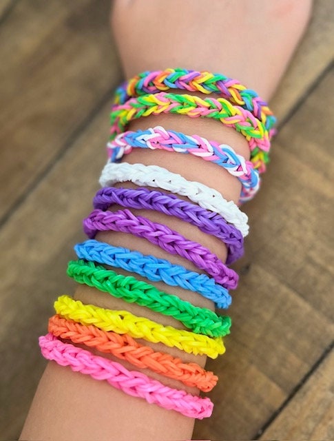 loom-band-bracelets-rubber-bands-used-to-create-them-44274901.jpg