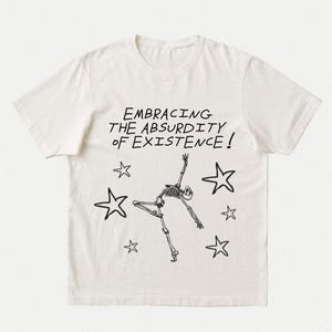 Omfamna det absurda T-shirt | Absurdistisk filosofi T-shirt | Skelett Goth Punk T-shirt | Rolig ironisk existentialist | Albert Camus Sisyfos Gåva