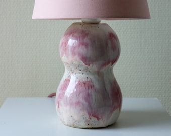 CHERRY BLOSSOM – Handgefertigte Tischlampe aus glasierter Keramik