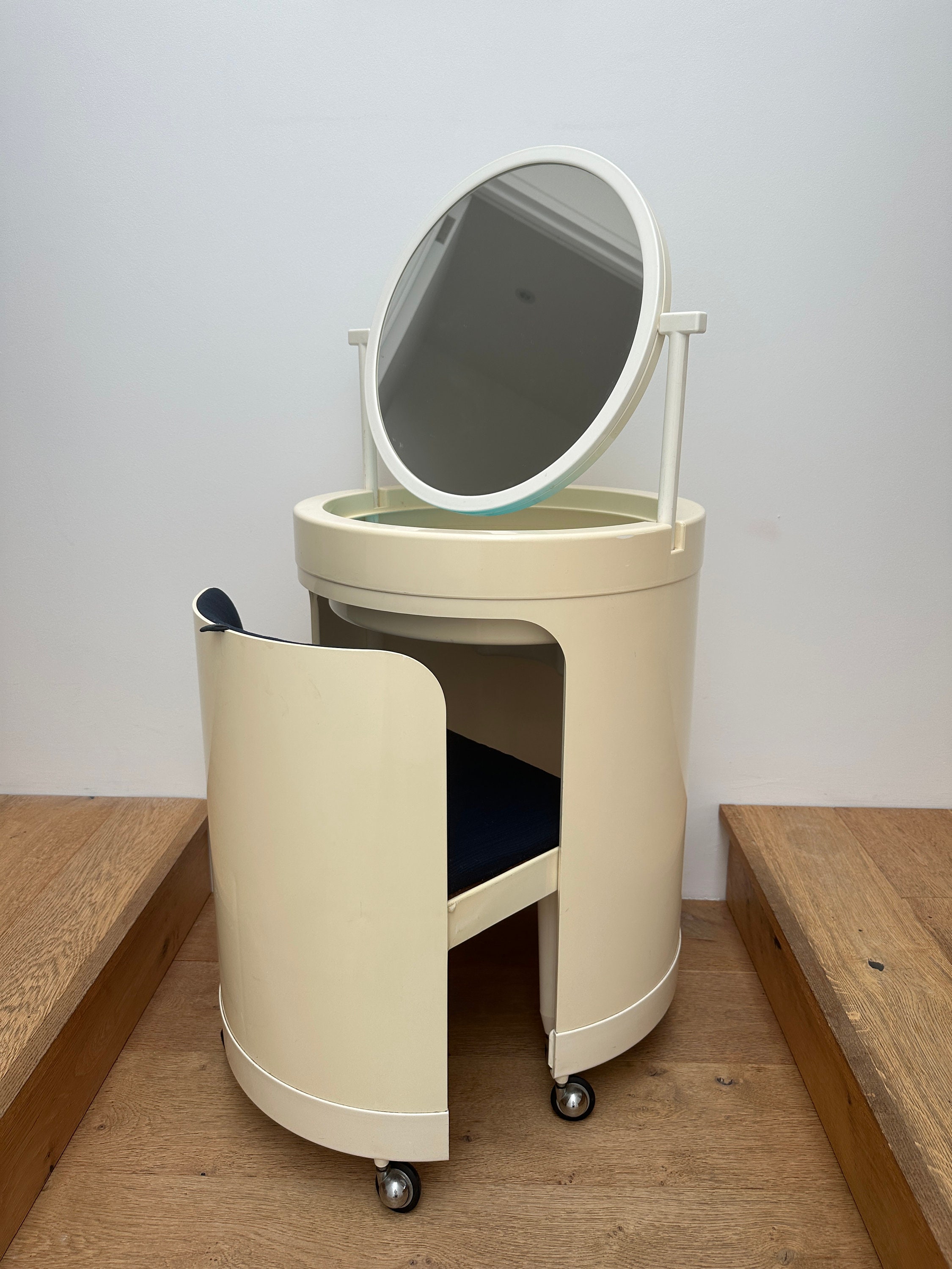 Dilly Dally' Modular Vanity Table and Chair at 1stDibs