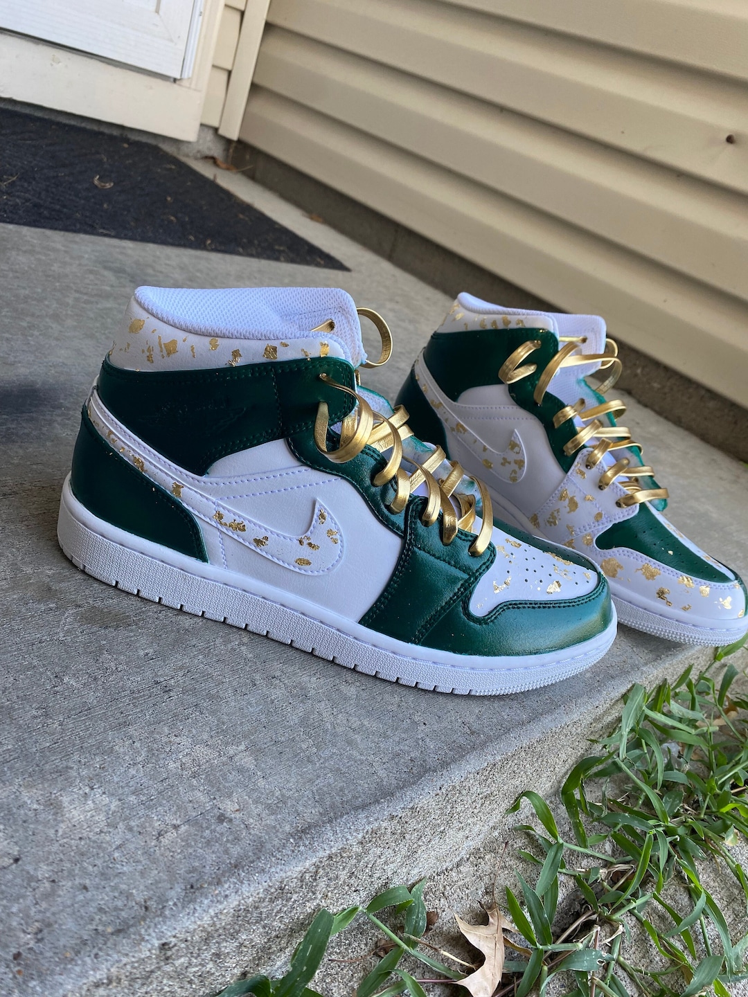 Unique Emerald Green/gold Flakes Customs Retro 1 display picture 3