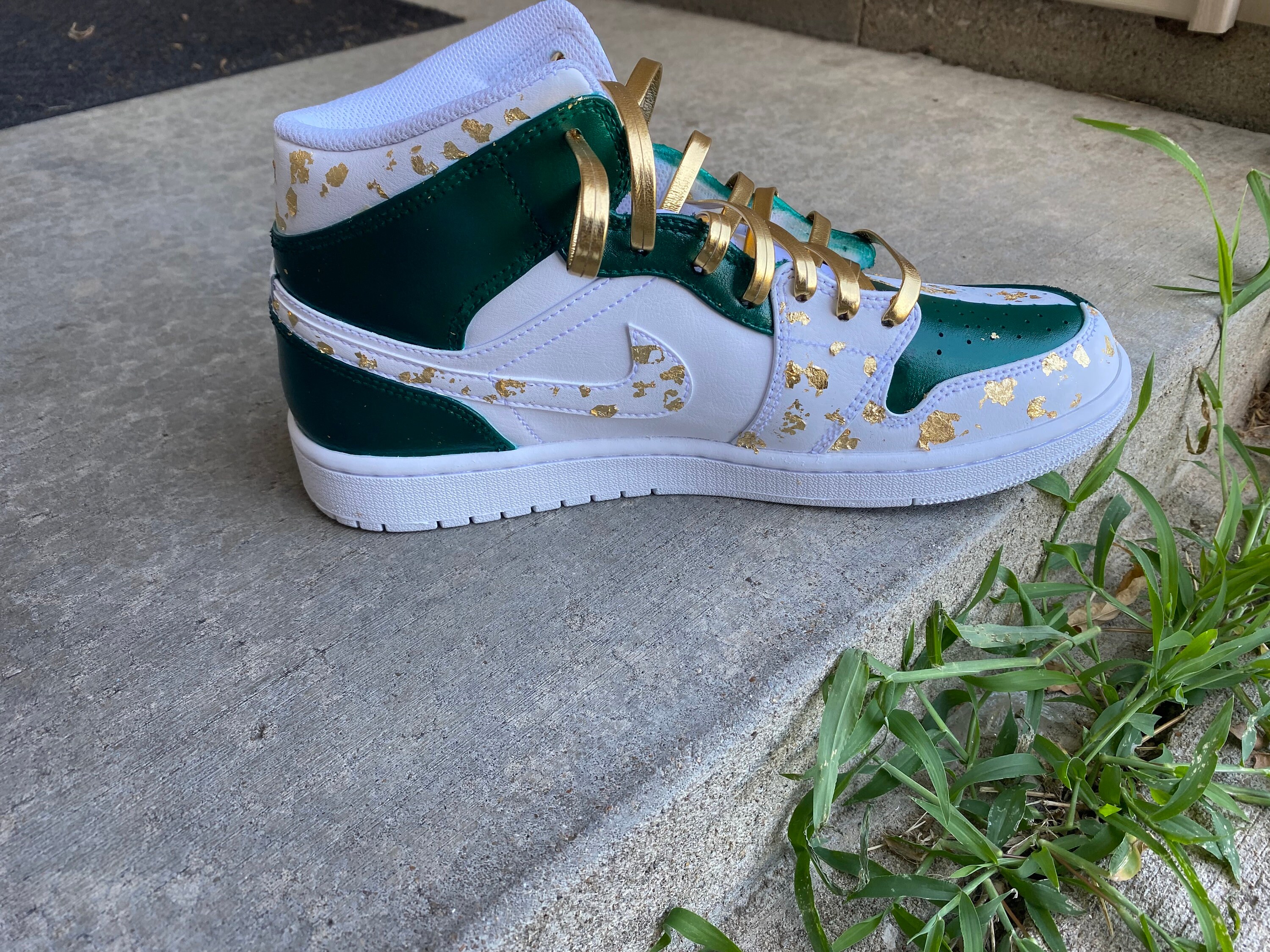 Unique Emerald Green/gold Flakes Customs Retro 1 display picture 1