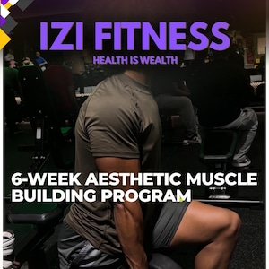 Può includere: Immagine promozionale di IZI FITNESS, con lo slogan "La salute è ricchezza". L'immagine mostra una persona in palestra, che tiene dei pesi. Il testo sull'immagine recita "Programma di costruzione muscolare estetica di 6 settimane".