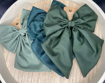Handmade green satin silk hair bow with tail, girls hair accessory, handmade bow, gift for her, elegant hair accessory, bridesmaid hair bow