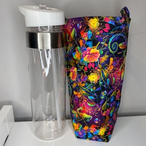 Chameleon theme water bottle holder with crossbody strap ,kids drinks bottle carrier, water bottle holder,school drinks bag,travel water bag