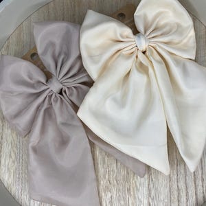 Handgemachte Satin Haarschleife mit Schwanz, Mädchen Haarschmuck, handgemachte Schleife, Geschenk für sie, Haarspange, elegantes Haarzubehör
