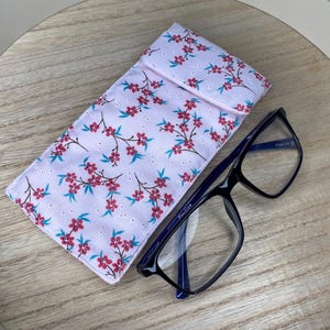 White floral glasses case, soft padded glasses case, reading glasses pouch, spectacles case, fabric glasses case, eyeglasses case