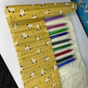 Trousse d'artiste mouton, papeterie en tissu de coton, rouleau de crayons en tissu, rangement pour crayons enroulable, porte-stylo, trousse à crayons à attache