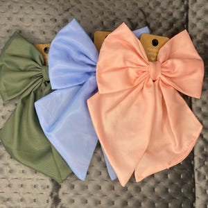 Set von 3 übergroße seidige Satin Haarschleifen mit Schwanz, große Satin Haarschleifen, Hochzeit Haarschleife, elegante lange Schwanzschleife, Luxus Satin Haarschleife