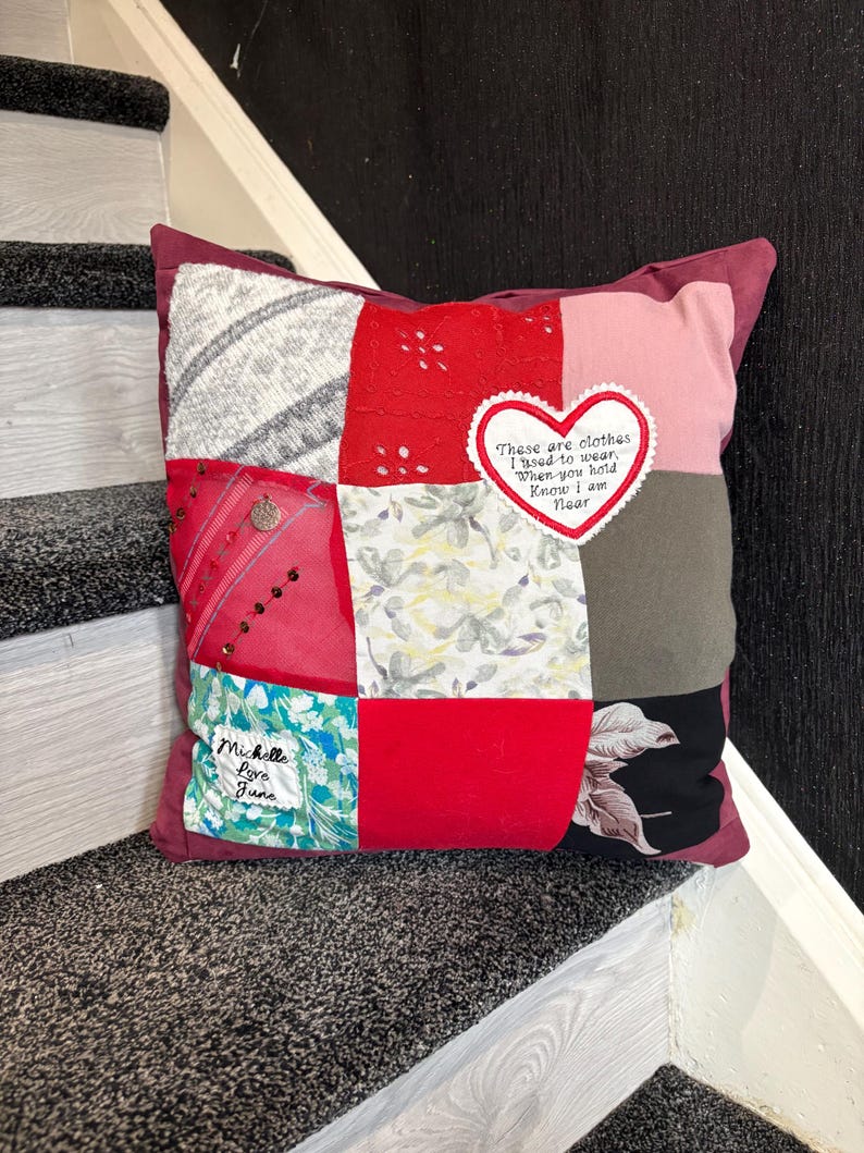 Almofada de retalhos para guardar memórias, almofada feita com roupas, almofada para homenagear alguém enlutado, almofada bordada para guardar memórias, presente personalizado imagem 4