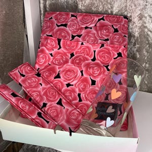 Set regalo con custodia per libri rosa, copertina imbottita per libri con copertina flessibile e rigida, tasca per iPad, regalo per lettori, copertina imbottita per Kindle