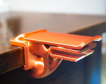 Table-top personalized headphone hanger, mount. Wires, bags and backpacks holder.