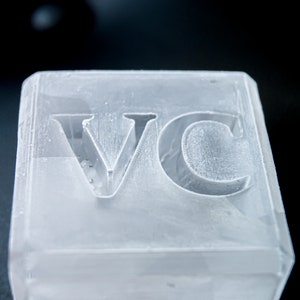 Molde de silicona para cubitos de hielo para cócteles personalizado, bandeja para cubitos de hielo de whisky personalizada, molde de silicona para hielo personalizado, sello de hielo