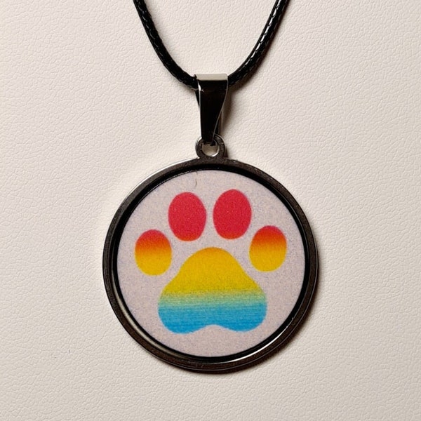 Collier pendentif pansexuel patte chien/chat