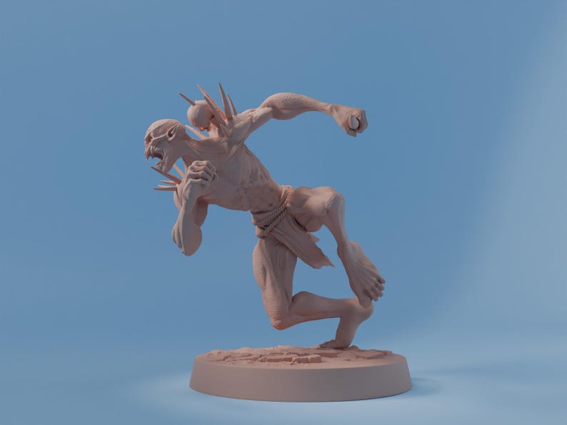Puede incluir: Figura de color marr&oacute;n claro de una criatura con p&uacute;as y boca abierta, en pose de carrera din&aacute;mica. La figura est&aacute; sobre una base circular, sobre un fondo azul claro. Escultura de fantas&iacute;a.