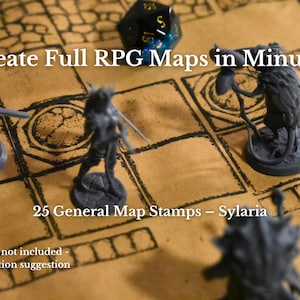 K&ouml;nnte beinhalten: Ein beigefarbenes Blatt Papier mit schwarzem Gittermuster und dem Text Create Full RPG Maps in Minutes sowie 25 General Map Stamps - Sylaria. Ein dunkelblauer zwanzigseitiger W&uuml;rfel und vier graue Fantasy-Figuren liegen auf dem Gitter.