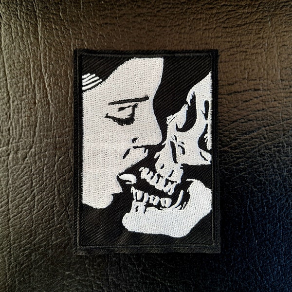 Skeleton Kiss Embroidered Patch - Punk Meme Iron On Applique - Funny Goth Decal - Halloween Lovers - Dark Humour Patches