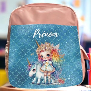 Cartable personnalisé petite fille et sa licorne au prénom de l'enfant, sac à dos maternelle et CP, 38x28x8cm, made in France