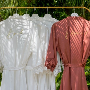 Personalized Satin Bridesmaid Robes: Wedding Party Gifts