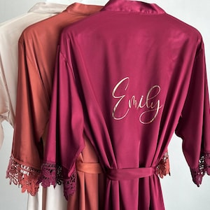 Bridesmaid Robes and Personalized Presents: Perfect Bridal Party Gifts///Bridal Party Robes, Silk Robes for Wedding, Gift for Her