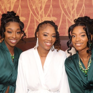 Custom Embroidered Bridal Robes, Monogrammed Bride and Bridesmaids Robes, Personalized Bridal Robes with Names