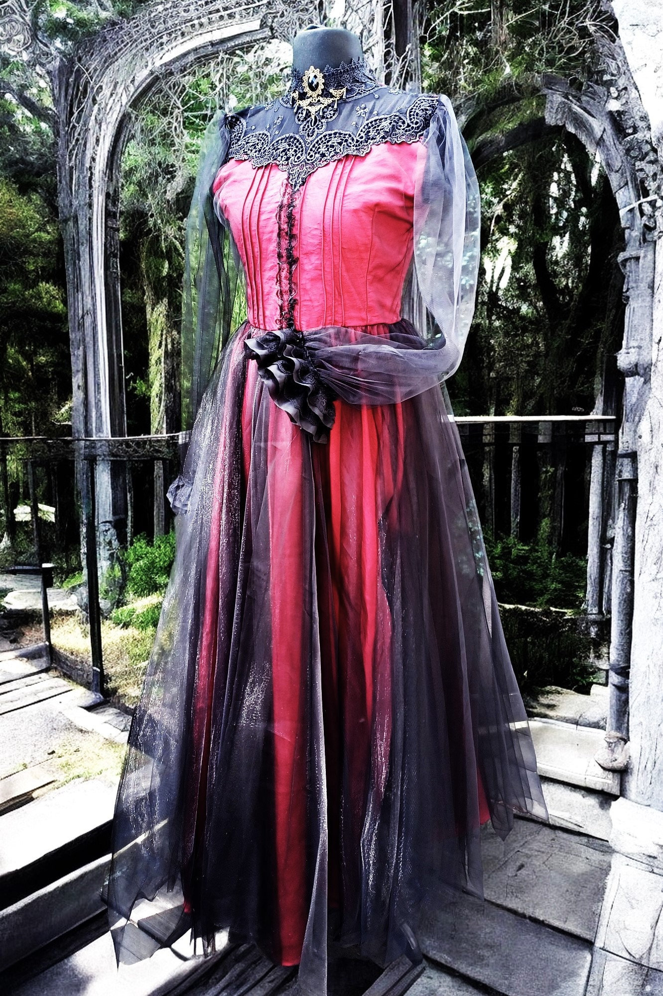 Long gown gothic made of dark red taffeta and Black tulle Long gown gothic made of dark red taffeta and Black tulle