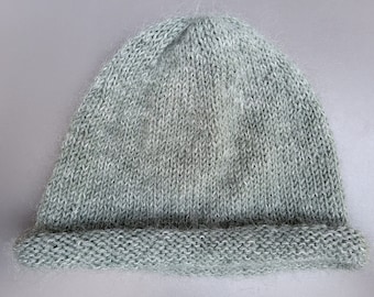 Bonnet en laine mérinos , mohair et soie vert sauge fait main