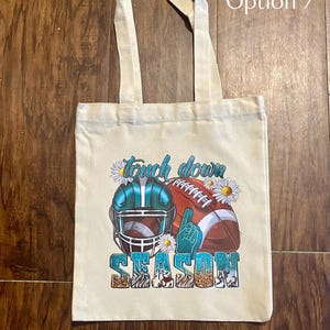Benutzerdefinierte Football Saison Canvas Tragetaschen für Frauen | Einzigartige Designs für jeden Anlass | Geschenkidee für ihren Geburtstag, Abschlussfeier, Muttertag