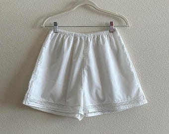 Handmade white lace trim shorts