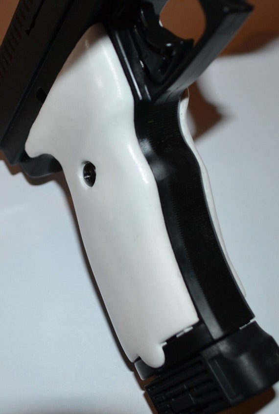 HI Point JCP40 / JHP45 pistol grips pure white plas… Gem