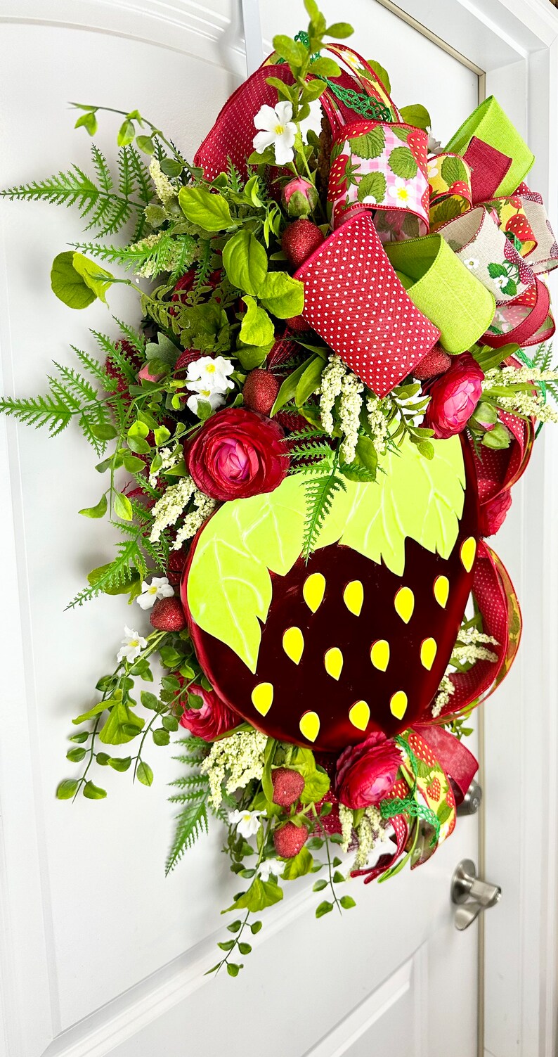 Strawberry Wreath Swag: Spring Summer Front Door Decor - Etsy