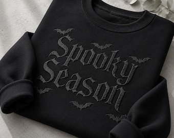 Bluza z nadrukiem "Spooky Season", haftowany okrągły dekolt na Halloween, gotycki sweter z motywem nietoperza, czarny sweter jesienny, prezent na Halloween dla niej, estetyka gotycka