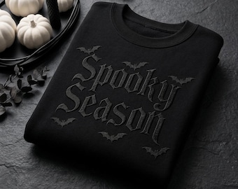 Bluza z haftem „Spooky Season”, czarny sweter z gotyckimi nietoperzami, okrągły dekolt na Halloween