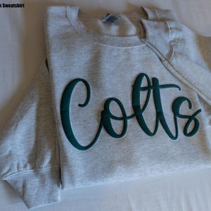 カスタムチーム名スウェットシャツ、マスコットTシャツ、パフプリント、エンボスプリント、お母さんへのプレゼント、クリスマスプレゼントのアイデア、スクールスピリットスウェットシャツ