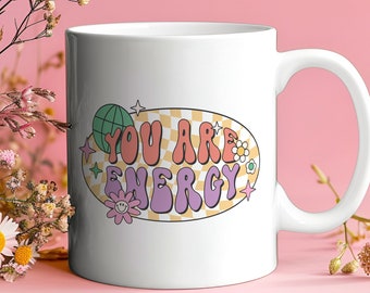 Ästhetische Keramiktasse, You Are Energy, Groovy Bunte Tasse, Retro Kaffeetasse, Kaffee-Liebhaber Geschenkidee, Künstler Geschenk, 80er Jahre Retro Zitat