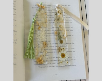 Dried White Flower  and Gold Leaf Resin Bookmark, Gift for Women, and Booklovers, Personalization Available, Party Favor