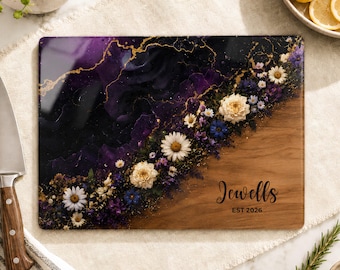 Personalisiertes Schneidebrett, Gänseblümchen-Blumenglas-Servierbrett, lila Geode-Holzdesign, Hochzeitsjubiläumsgeschenk