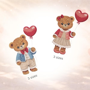 Puede incluir: Dos osos de peluche bordados, uno macho y otro hembra, cada uno sosteniendo un globo rojo en forma de corazón. El oso macho lleva una chaqueta azul y una pajarita, mientras que la osa hembra lleva un abrigo y un vestido rojos. El texto "3 tamaños" está debajo.